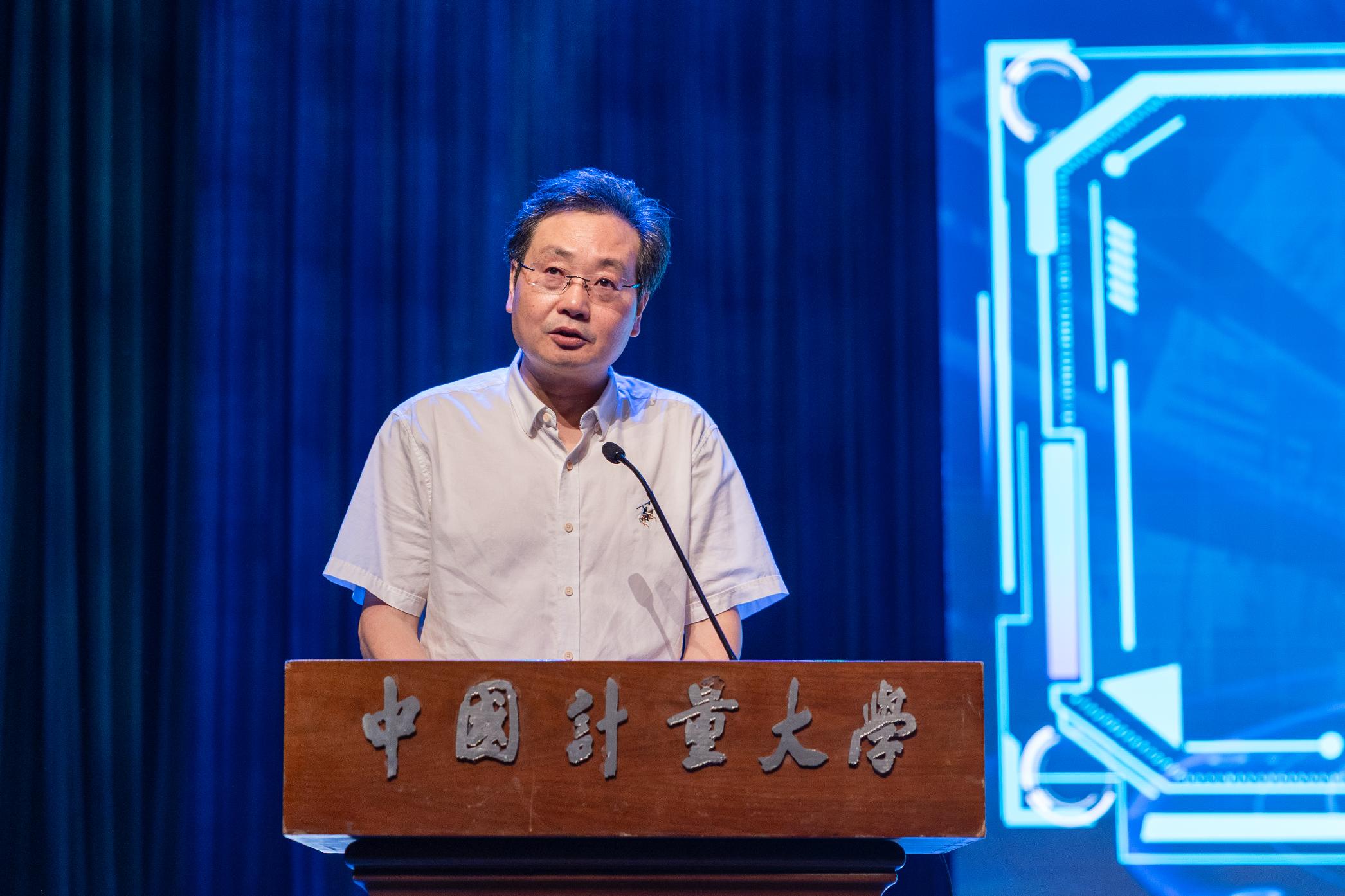 校党委副书记程刚作大赛致辞